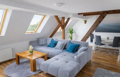 Larooms Merseburg - Apartment LP01 - 2 Zimmer, 2 Einzelbetten, 1 Doppelbett, große Couch, Küche, Balkon, Waschmaschine - Foto 3