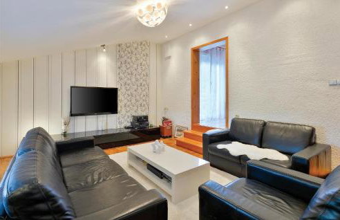 Gorgeous Home In Krizevci - Photo 21