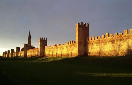 The History Apartment - Photo 31