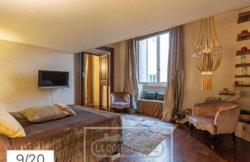 Campo de' Fiori Grand Residence - Sleeps 8-10, Jacuzzi & Cinema - Photo 3