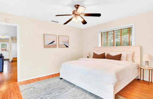 2BR 2BA Cozy Bungalow with Backyard in Montclaire - Zilker Area - Foto 2