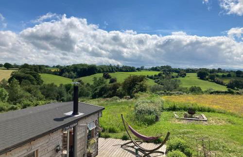 A charming unique lodge, with log burner and incredible views - Foto 1