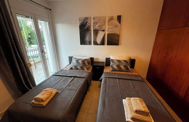 Skiathos Center Stylish 2 Bd w Balcony - Photo 1