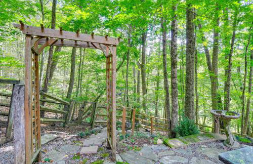 Luxe Mountain Escape with Hot Tub and Gym Near Boone! - Foto 39