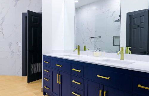 Lake Home: Relax and Unwind in Mission Hidden Gem - Photo 6