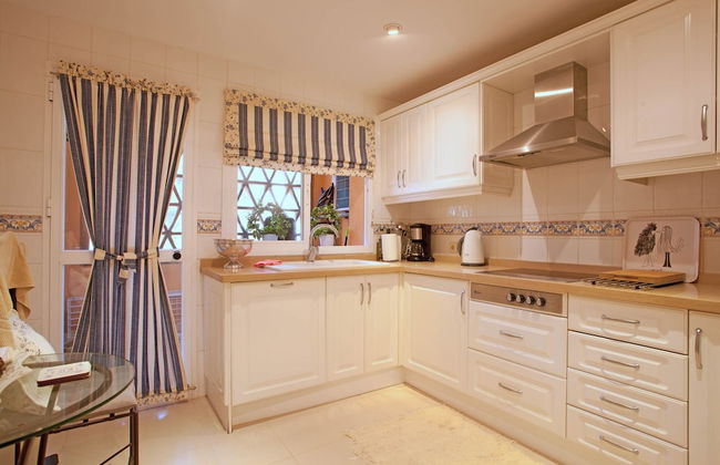 Charming Apartment With Pool - Photo 6