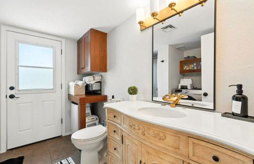 Family Fun 4-bedroom house House with Free Heated Pool & Hot Tub & Game Room & Mini Golf in Chandler - Foto 39