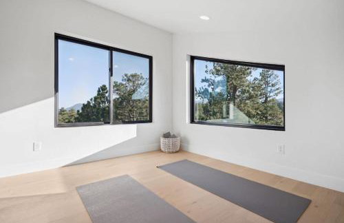 Modern Mountain House with Spa and Scenic Views - Foto 15