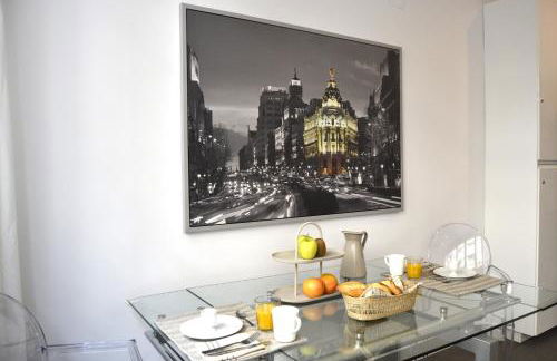 Impecable, nuevo, cómodo, frente al metro Colombia - Photo 5