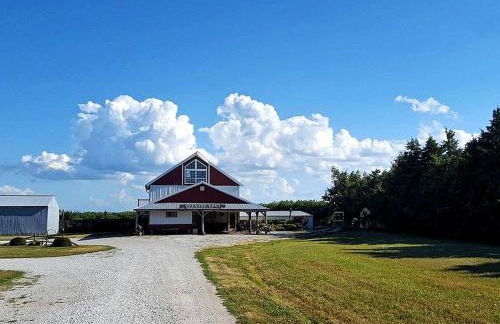 Restored Barn Rental near Milford, Nebraska - Foto 1