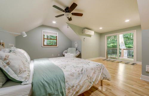 Creek View and Hot Tub Woodsy Maggie Valley Cottage - Foto 21