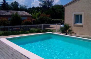 Agréable maison entre rivière et centre du village avec piscine - Photo 1