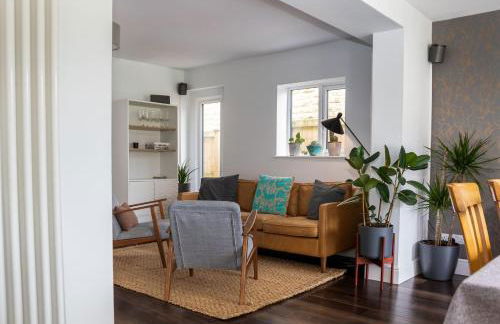 Stunning 5 Bed in the Centre of Bourton! - Photo 62