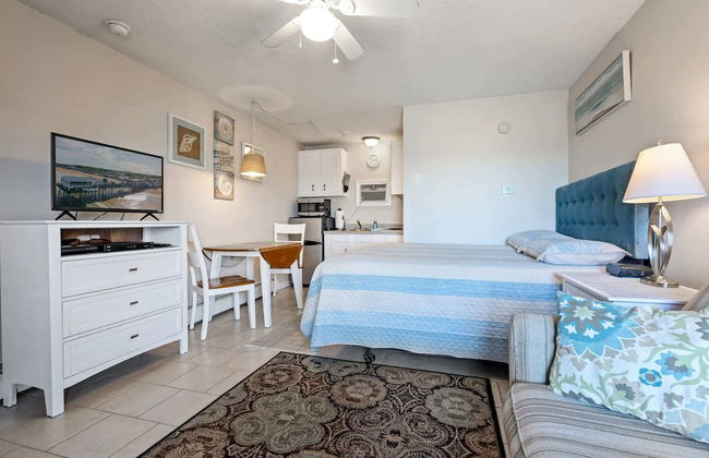 Beachfront Bliss Cozy Studio! - Photo 3