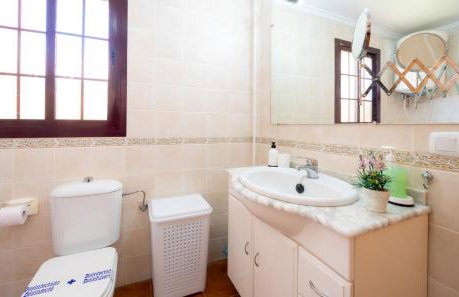 Club Salino Hideaway-Your Peaceful Retreat with Pool in Torrevieja - Photo 14