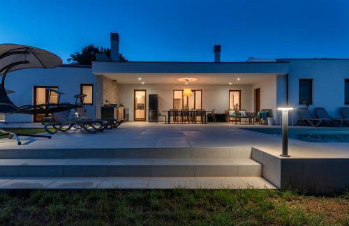 Villa San Zusto, 1600 m2 plot area, heated pool with hydromassage zone - Foto 39