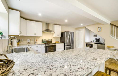 Waterfront Escape in Cub Run with Deck and Hot Tub! - Foto 9