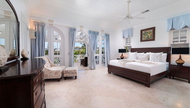 Villa in Saint James with swimming pool and garden - Photo 3