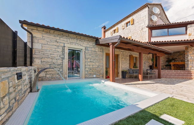 Perfect for Children, Garden With Pool, Playground and Walk in Whirlpool - Foto 32