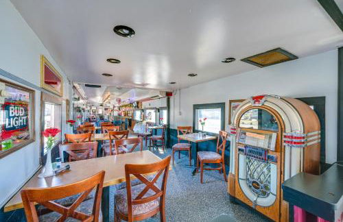 Couples Escape in Railcar, 13 Mi to Mount Rainier! - Photo 28