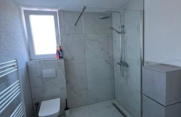 Moderne helle 2 Zimmer Wohnung Neubau - Foto 6