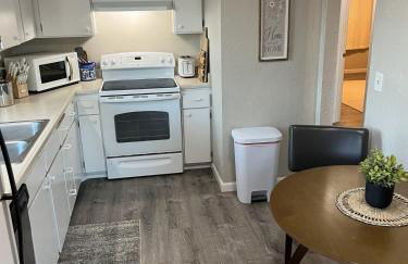 Relaxing Ducks Hang Out Haven 2 bed 1 bath and BBQ - Foto 23