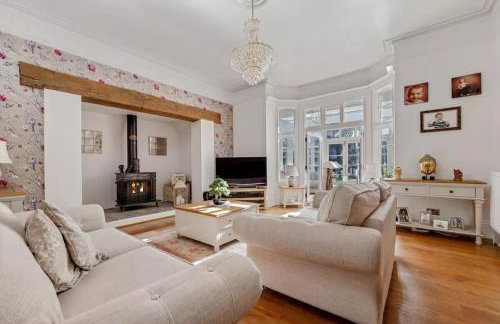 Luxury Detached House in Large Private Grounds, with Outdoor Jacuzzi and Sauna - Foto 65