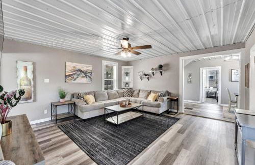 Lazy River Villa - Hottub! Fenced Yard! Fire Pit! - Foto 6