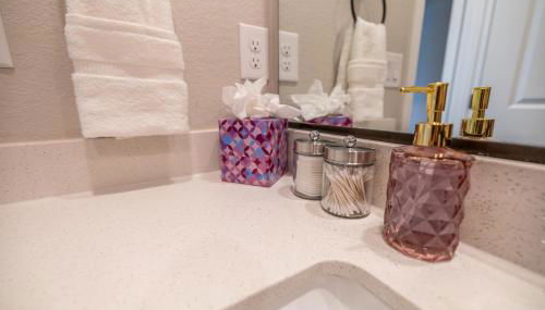 Near Airport, 3BR, Stock Tank Pool, Mini-Golf, Game Rm - Foto 5