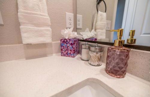 Near Airport, 3BR, Stock Tank Pool, Mini-Golf, Game Rm - Foto 5