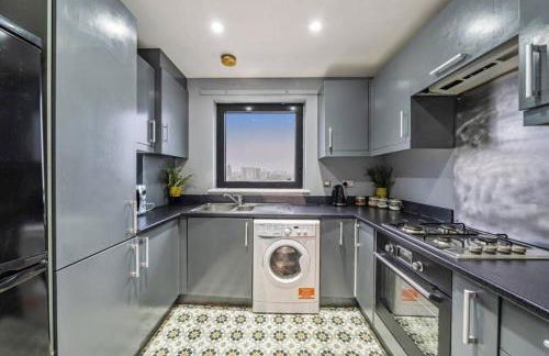 Comfy Stylish Unit Near Canary Wharf l Top Floor Ideal for Business and Leisure Privacy l No Minimum Stay I - Photo 17