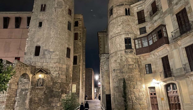 Barcelona Gothic Quarter Free Night Tour - Photo 4