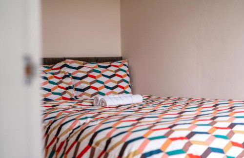 4 Bedrooms Homely House - Sleeps 6 Comfortably with 6 Double Beds,Glasgow, Free Street Parking, Business Travellers, Contractors, & Holiday-Goers, Near All Major Transport Links in Glasgow & City Centre, Perfect for Common Wealth Games 2026 - Foto 19