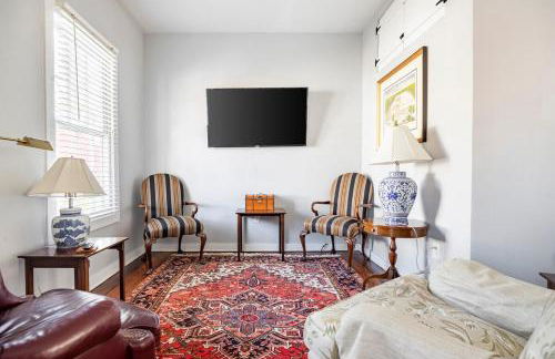 HISTORIC DOWNTOWN KING BED COTTAGE- PARKING and PATIO - Foto 20