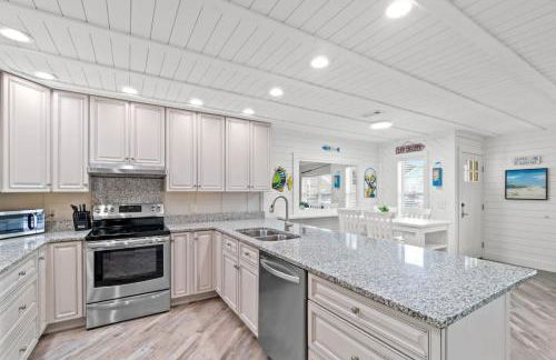 Spacious Dog-Friendly Unit with Game Room & Private Yard, Walk to East PCB Beach - Foto 10