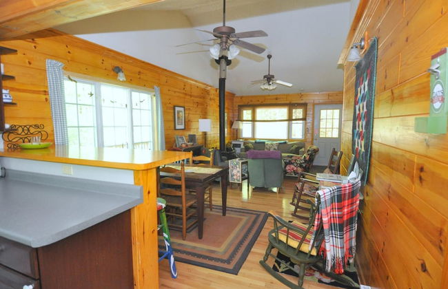 Cabin at Sleepy Creek - Charming Cabin - Foto 7