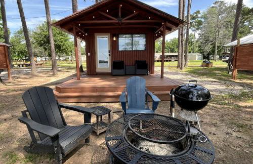 Beautiful Cabin by the Lake Nestled in Sabine National Forest for a Romantic Retreat in Hemphill, Texas - Foto 2