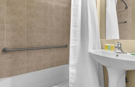 Sunny Summer Magic - Stay in TownHome by Disney - Foto 17
