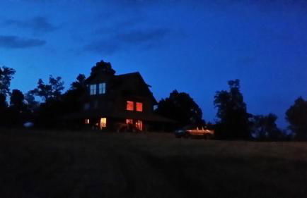 LOG HOME CANINE RETREAT with DOG ART COLLECTION - Foto 13