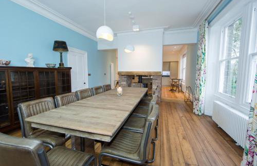 Queen Ann's Close - Photo 4