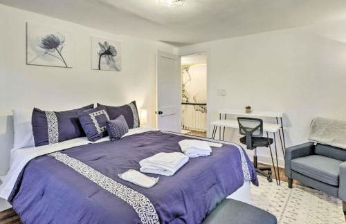 Upscale Waterbury Retreat with Indoor Hot Tub! - Foto 16