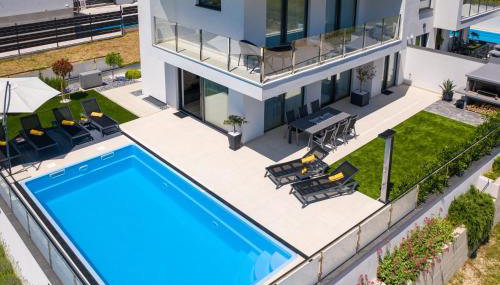 Villa Supernus with Heated Pool - Photo 3