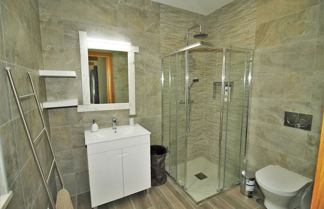 Semi-detached Villa With Pool In Rural Setting - Photo 13