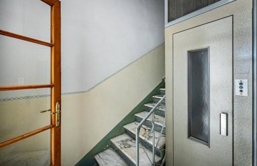 YD Bright 2-Bedroom Retreat with Elevator - Foto 33