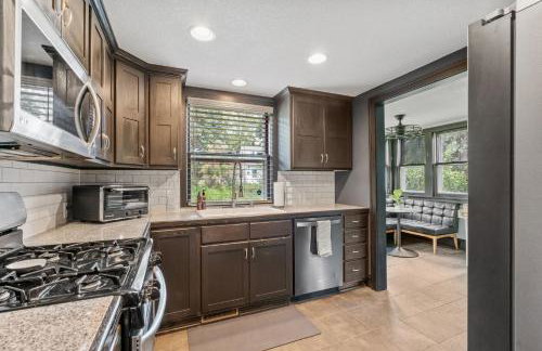 Lowry Parlour - Photo 10