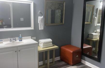 Cozy 3BR cabin with AC and Wi-Fi Fully Fenced - Photo 18