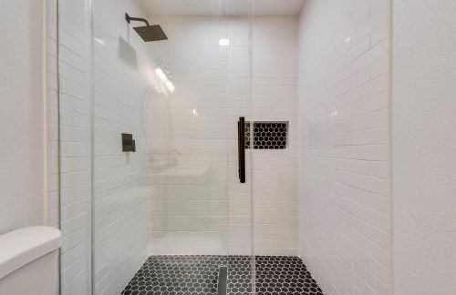 Cozy 5BR Pool House with Hot Tub Near The Lake - Foto 24