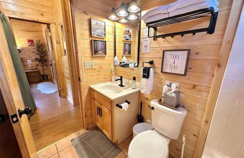 Western theme! Amazing Spa, Fireplace and Deck! - Foto 8