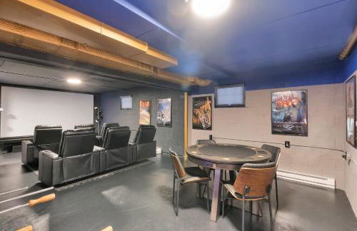 Lux Retreat with Indoor Swim Spa Game Lounge Theater Hot Tub Sauna - Foto 12