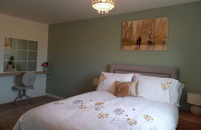 Charming Wentworth Lodge With Countryside Views - Photo 6